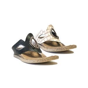 Chic Women's Sandals in Black and Cream